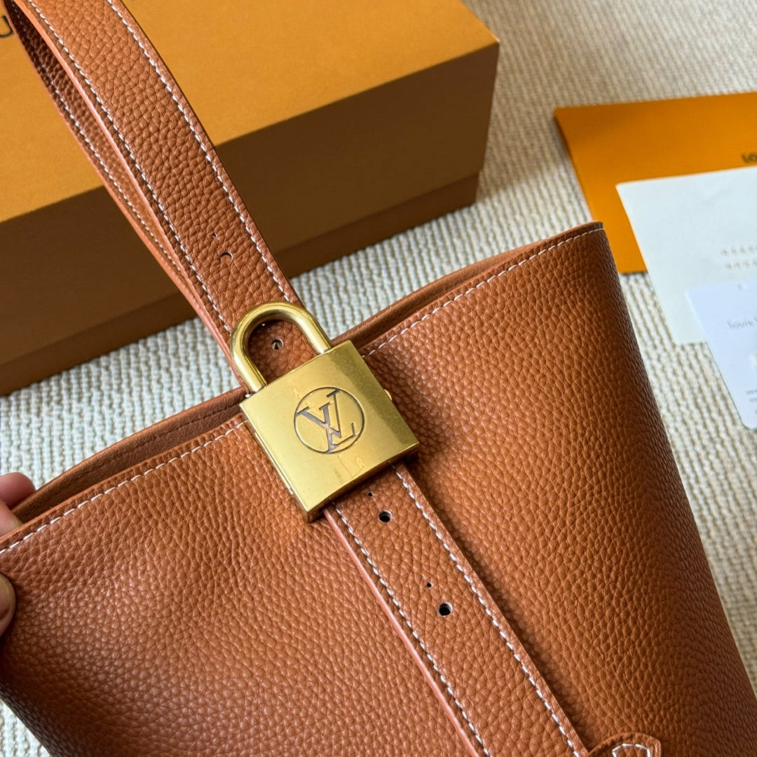 Padlock leather handbag