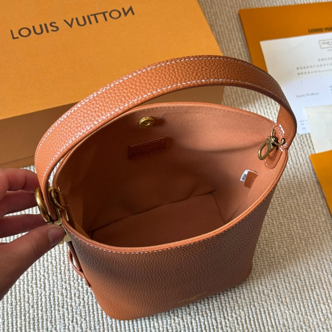Padlock leather handbag