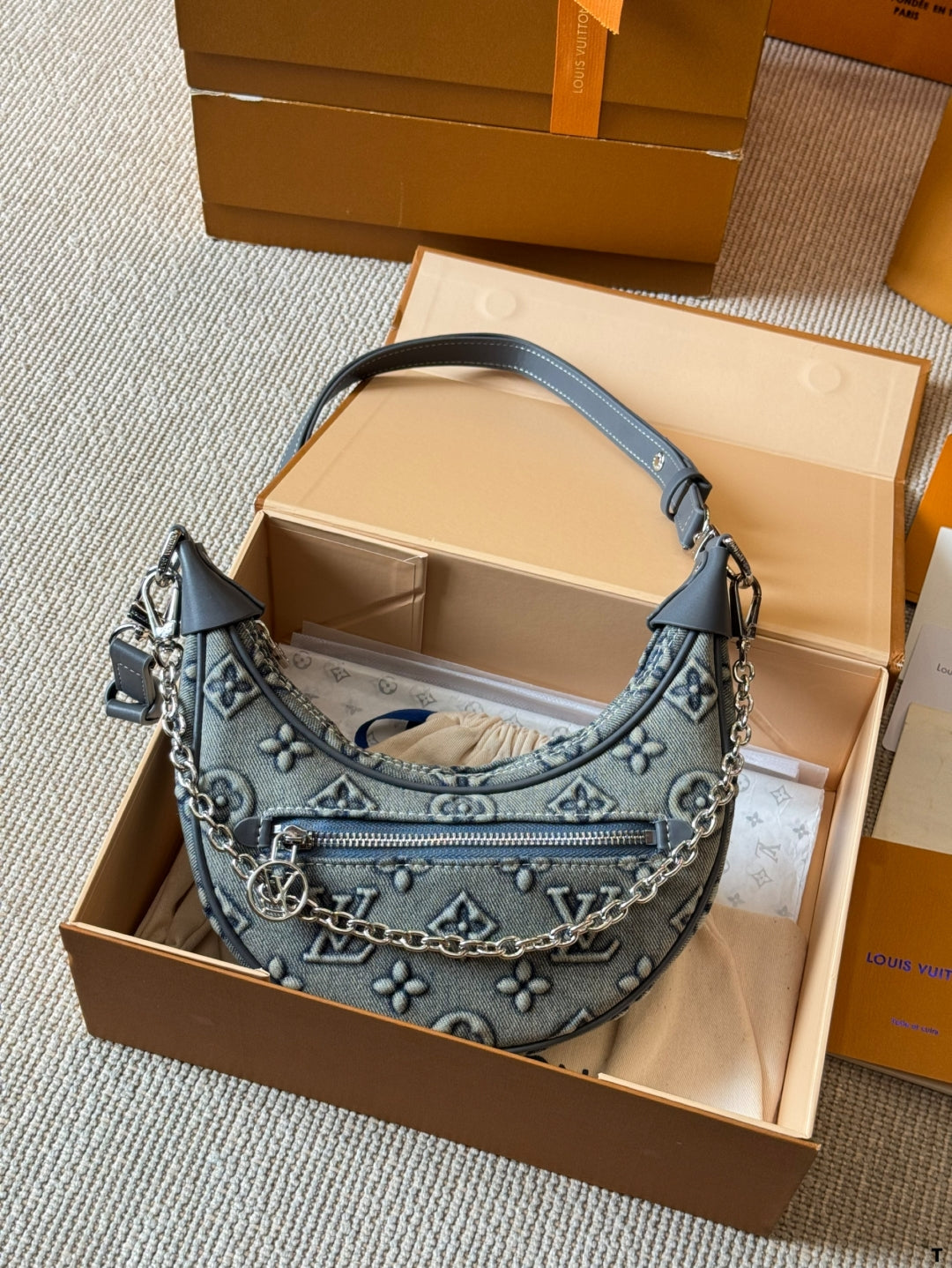 Fully embossed vintage pea bag