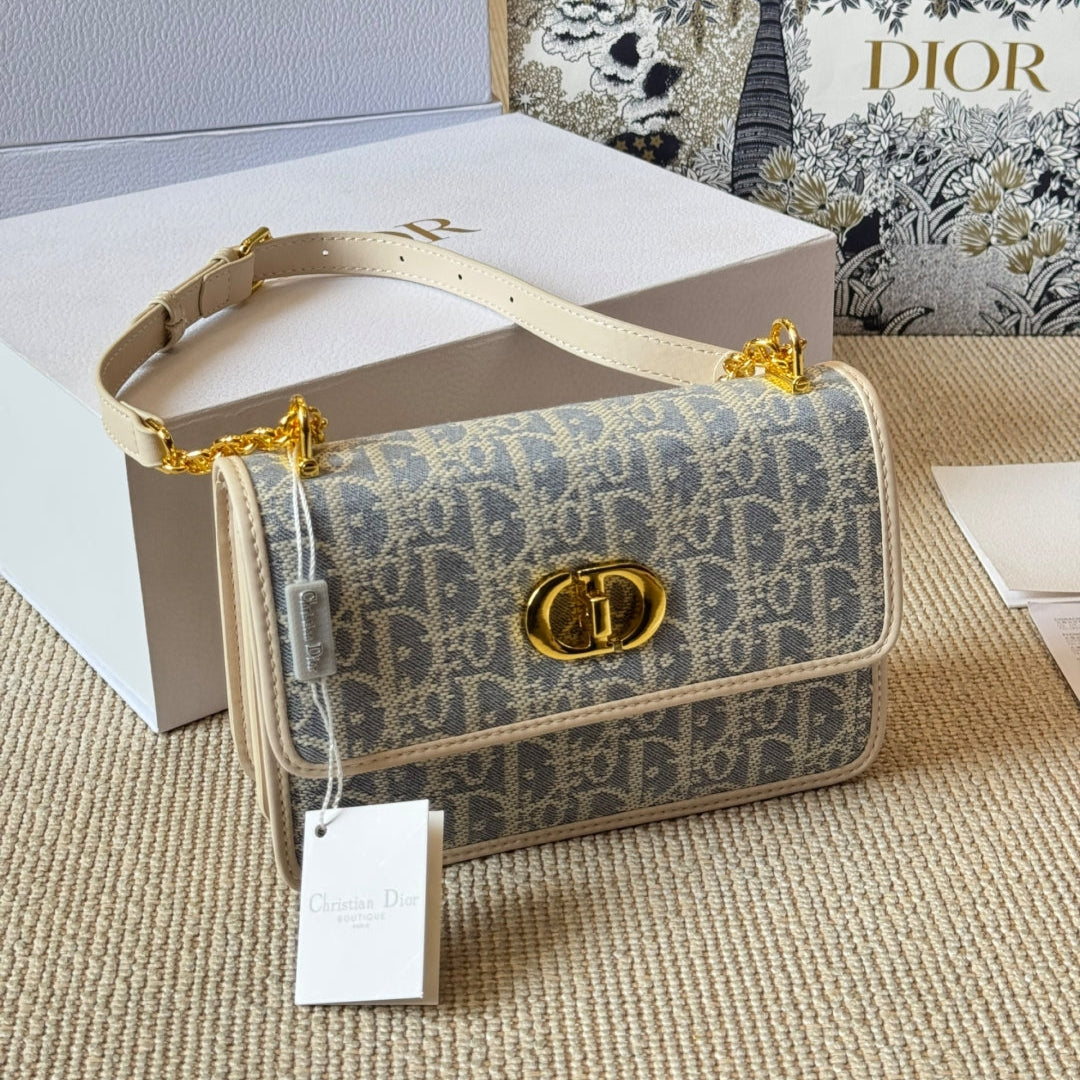 Elegant Square Embossed Chain Bag