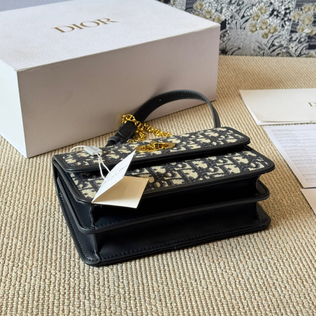 Elegant Square Embossed Chain Bag