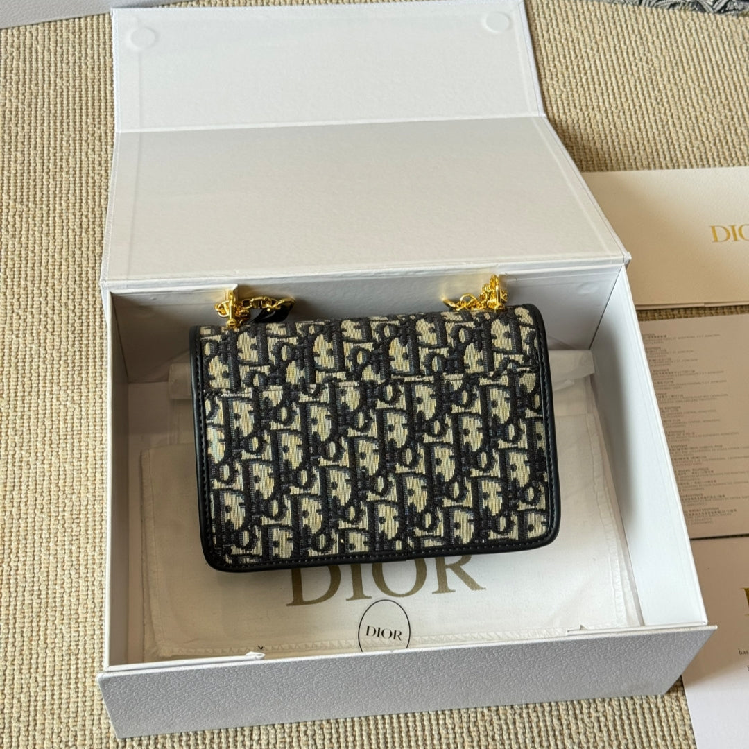 Elegant Square Embossed Chain Bag
