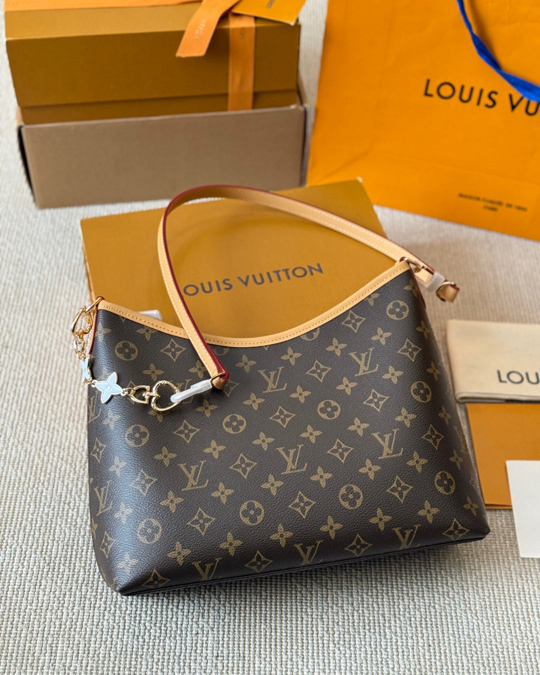 Fashionable patterned leather bag