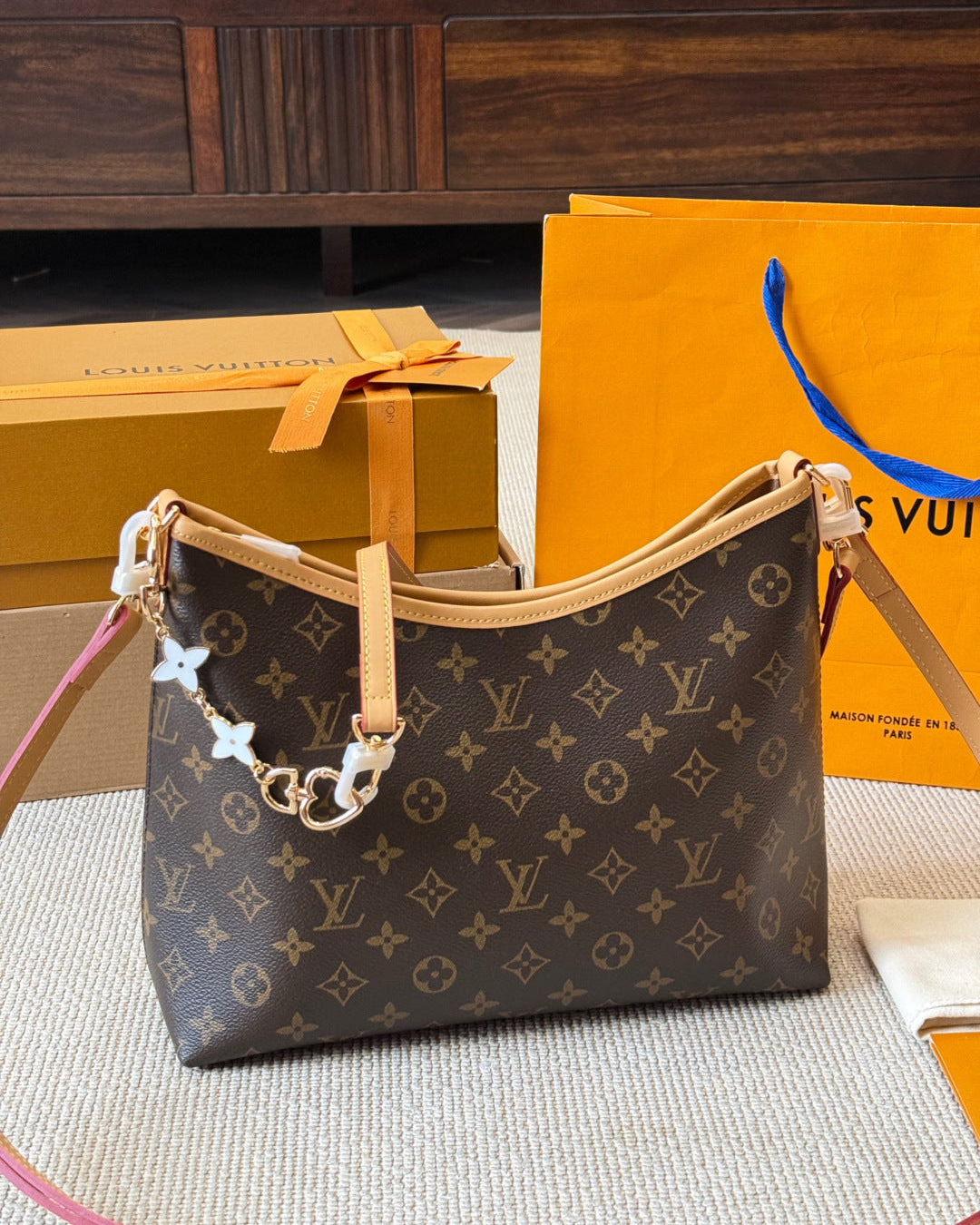 Fashionable patterned leather bag