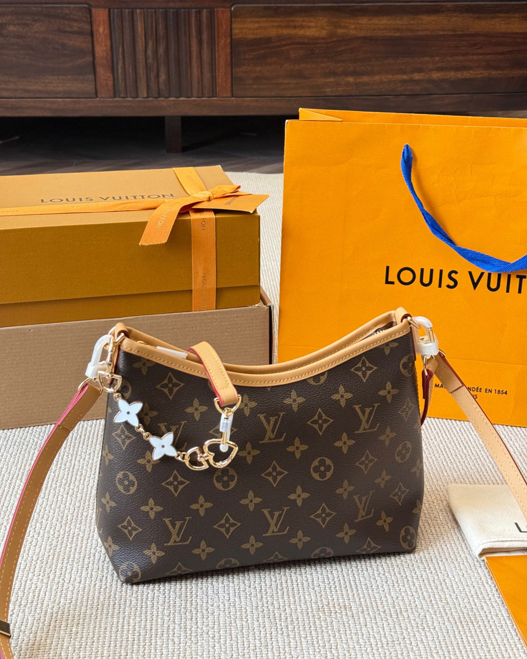 Fashionable patterned leather bag