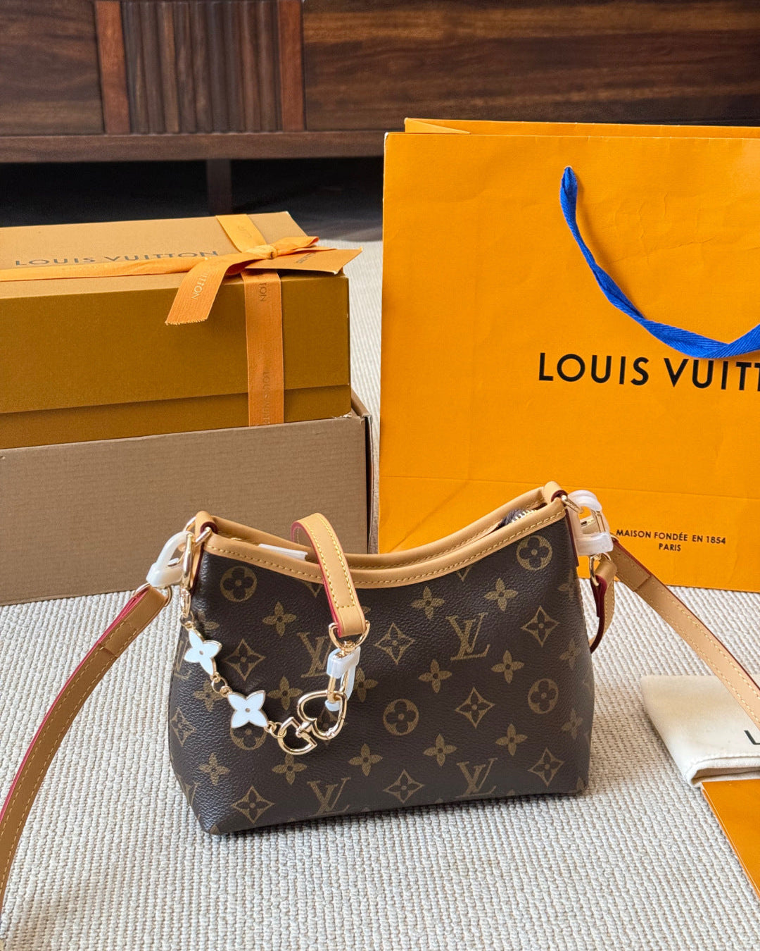 Fashionable patterned leather bag