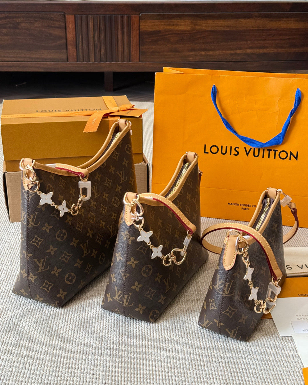 Fashionable patterned leather bag