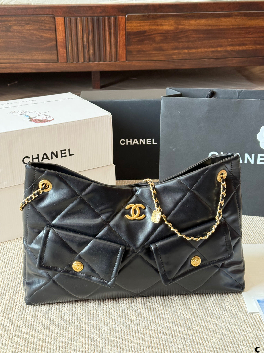 Elegant vintage hobo bag