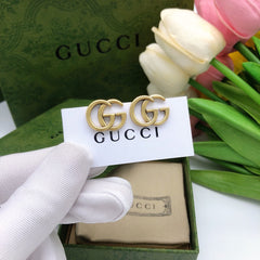 Classic versatile stud earrings