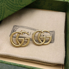 Classic versatile stud earrings