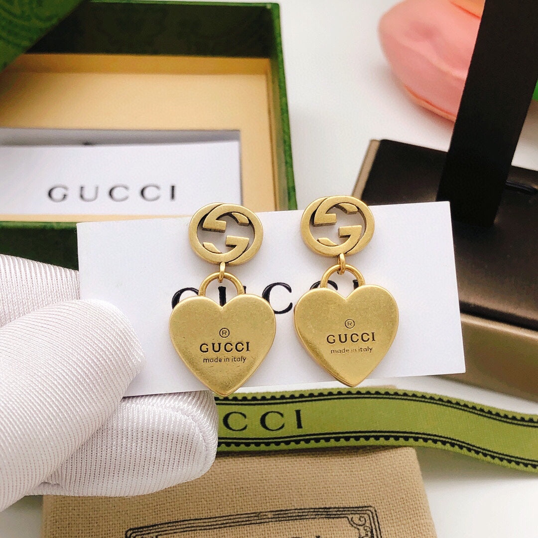 Heart-engraved Earrings