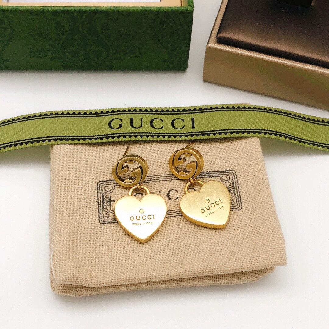 Heart-engraved Earrings