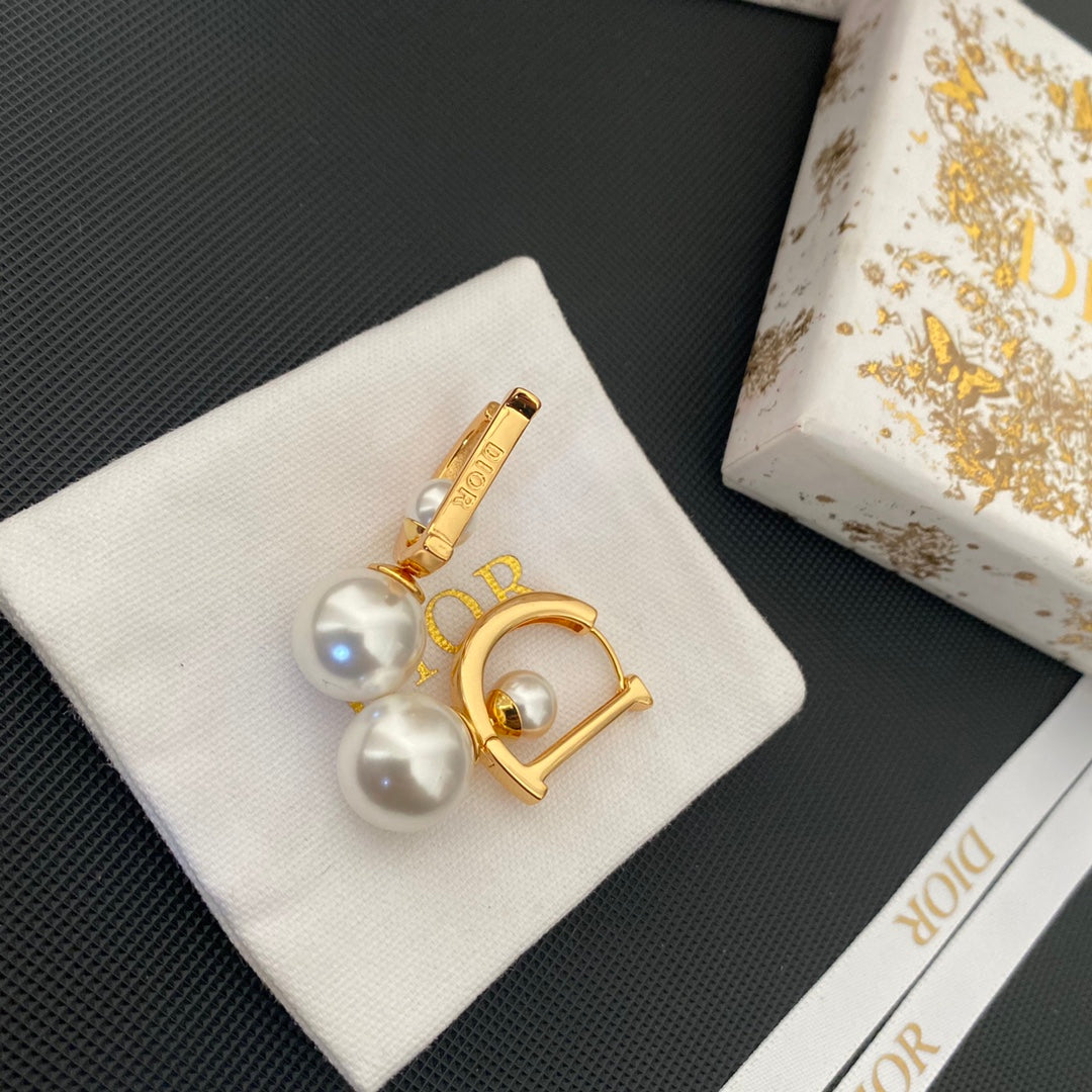 Stylish and elegant pearl earrings
