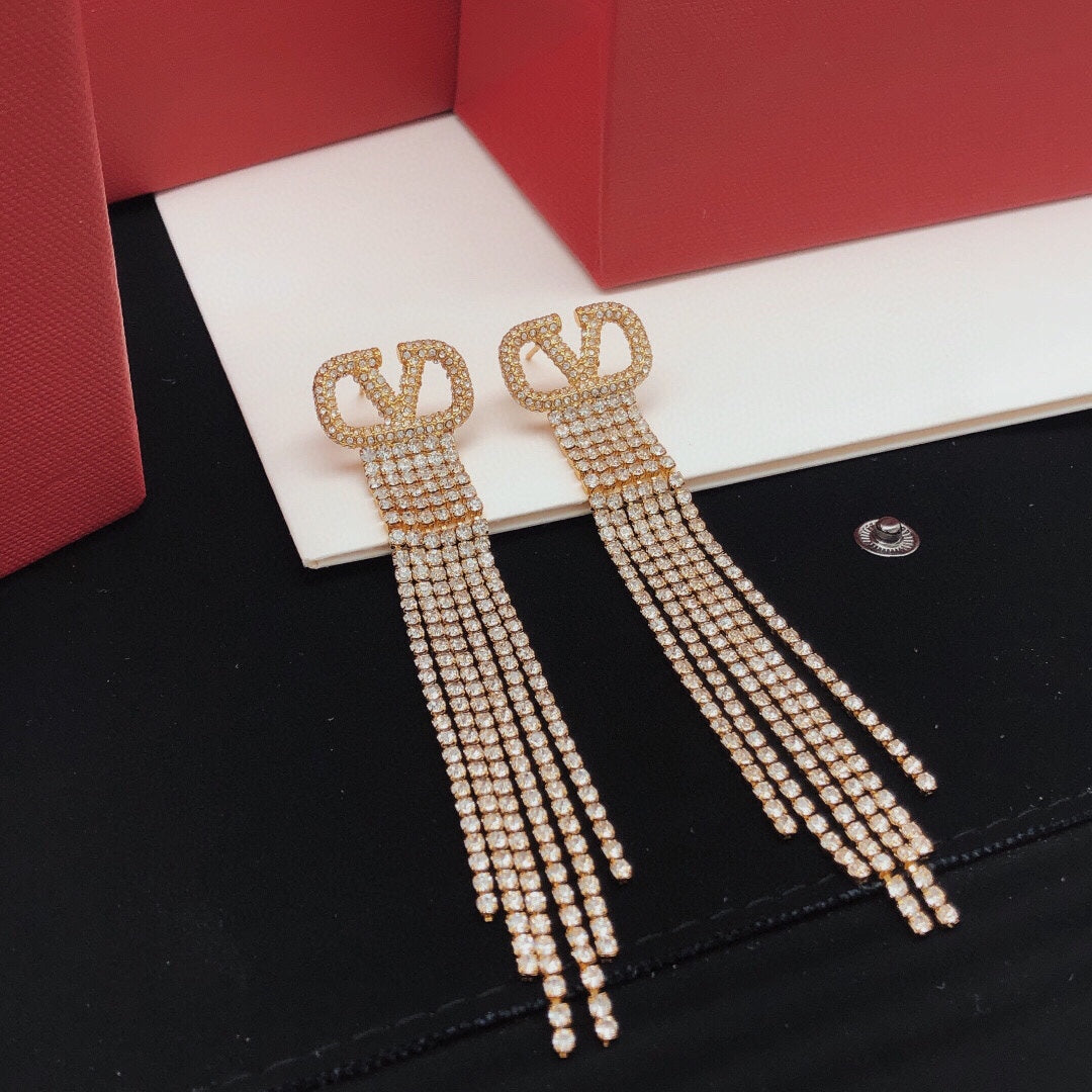 Fashionable Diamond Tassel Earrings