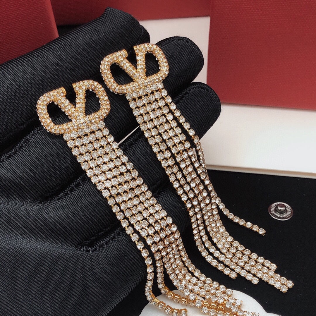 Fashionable Diamond Tassel Earrings