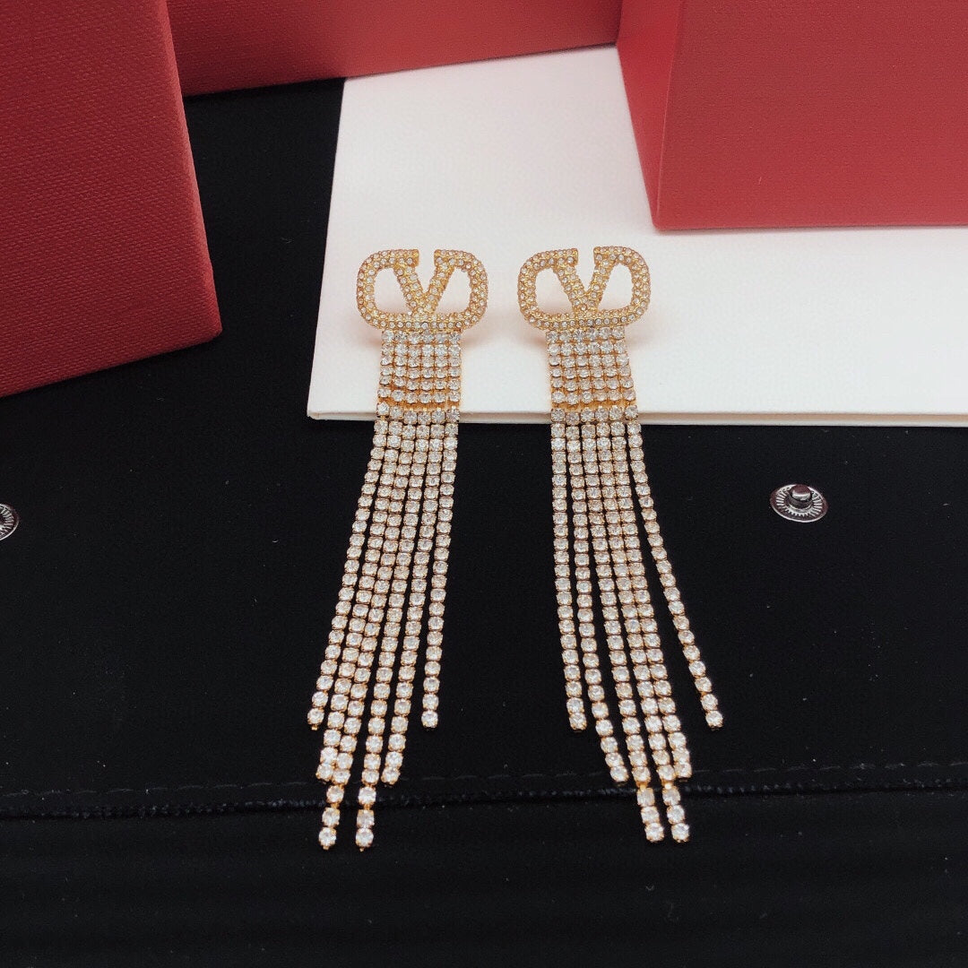 Fashionable Diamond Tassel Earrings
