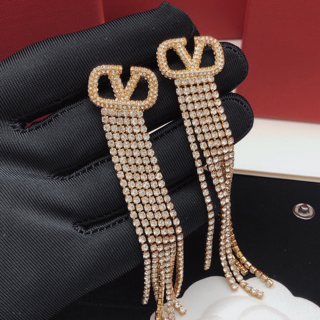 Fashionable Diamond Tassel Earrings