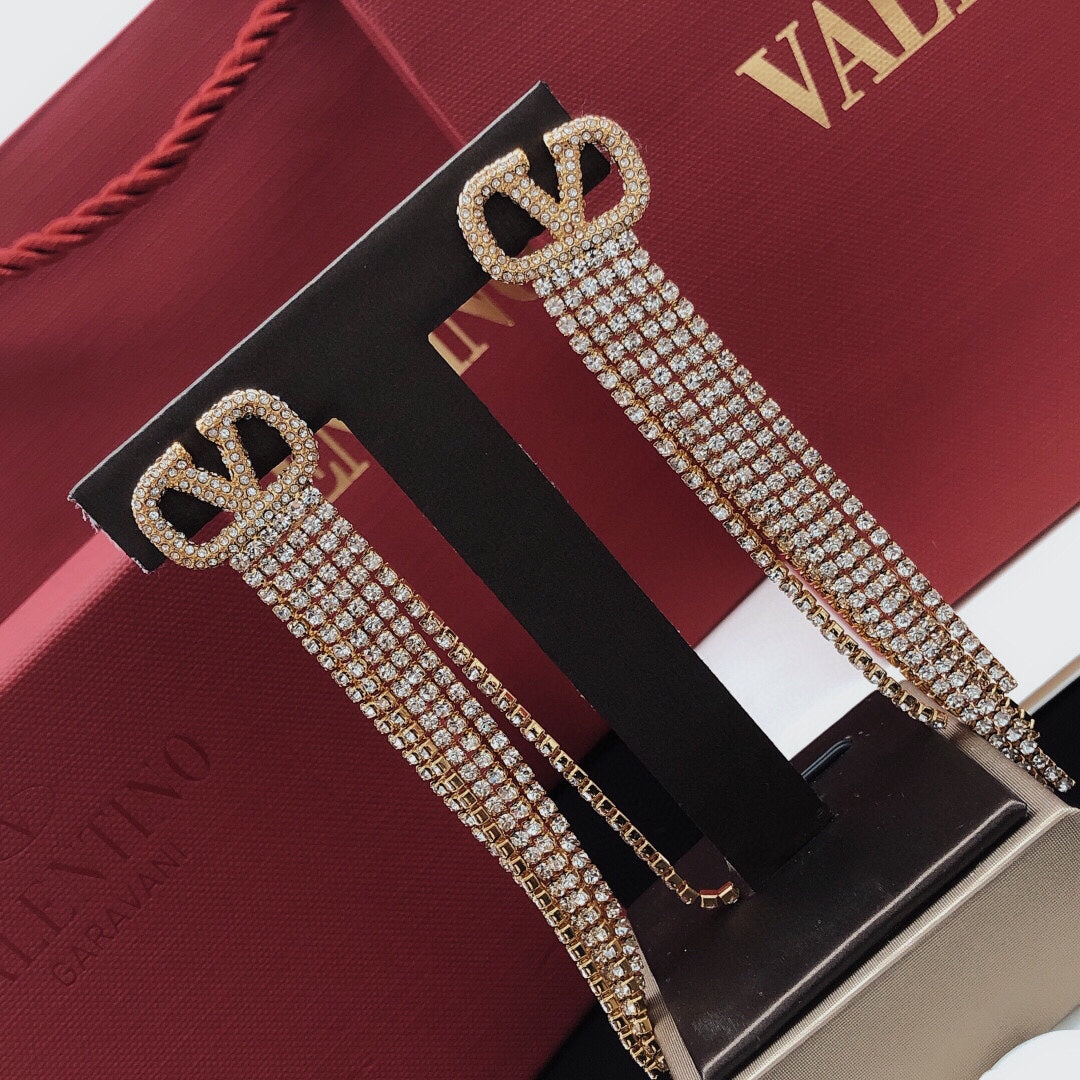 Fashionable Diamond Tassel Earrings