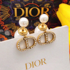 Diamond-Engraved Pearl Earrings