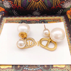 Diamond-Engraved Pearl Earrings