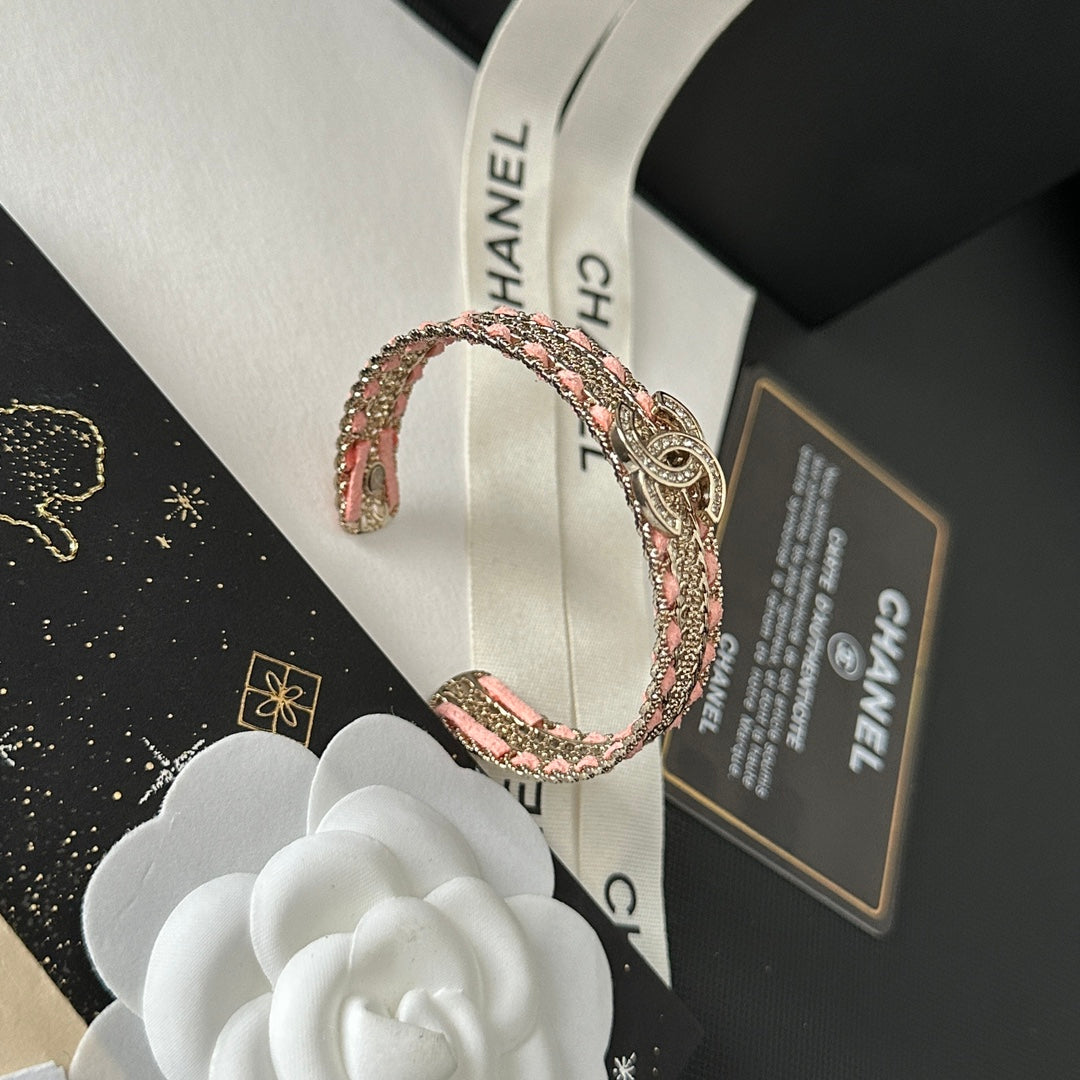 Fashionable metal patchwork bracelet
