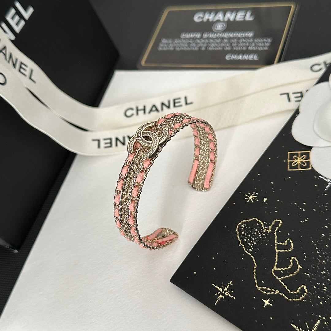 Fashionable metal patchwork bracelet