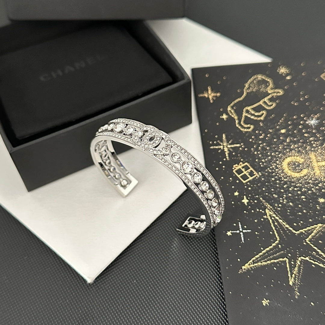 Fashionable diamond open bracelet