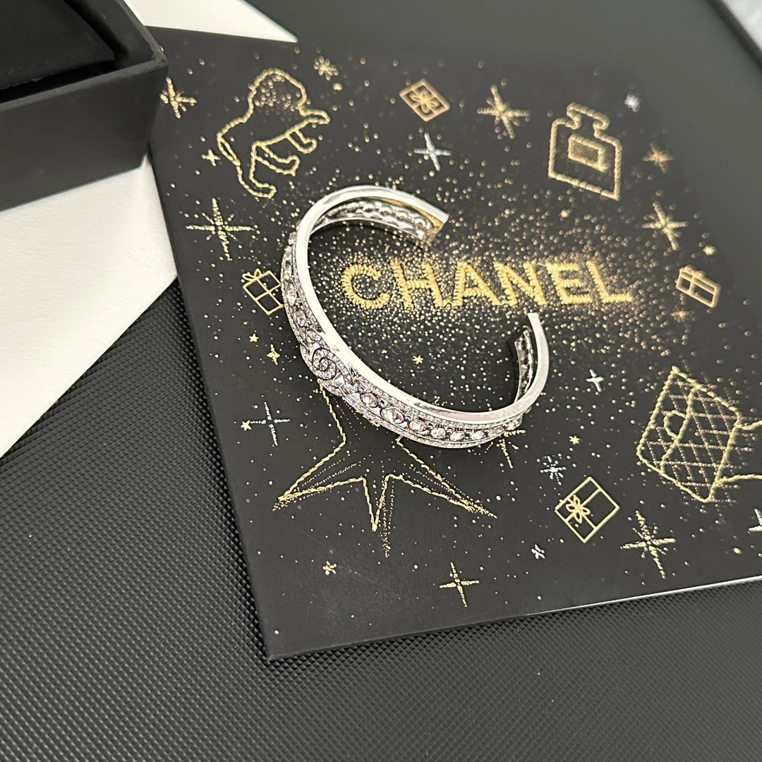 Fashionable diamond open bracelet