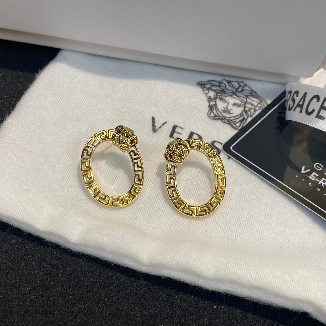 Hollow Avatar Oval Earrings