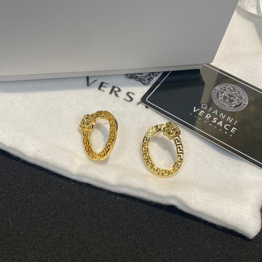 Hollow Avatar Oval Earrings
