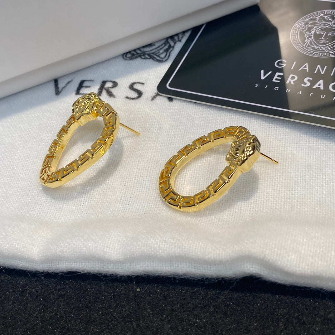 Hollow Avatar Oval Earrings