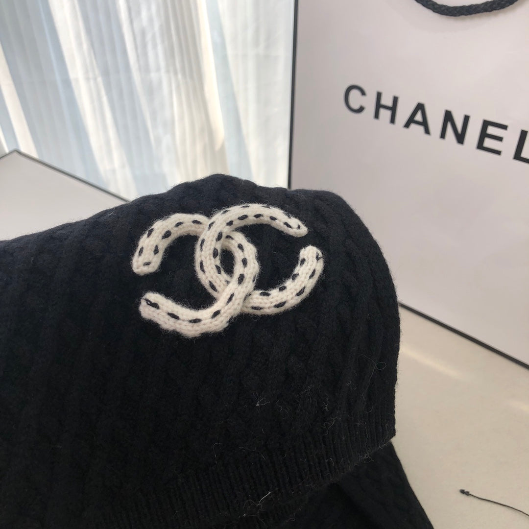 Knitted 100% cashmere scarf