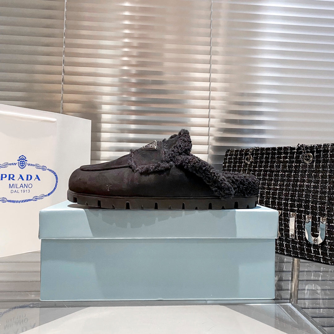 Suede and wool half-covered slipper