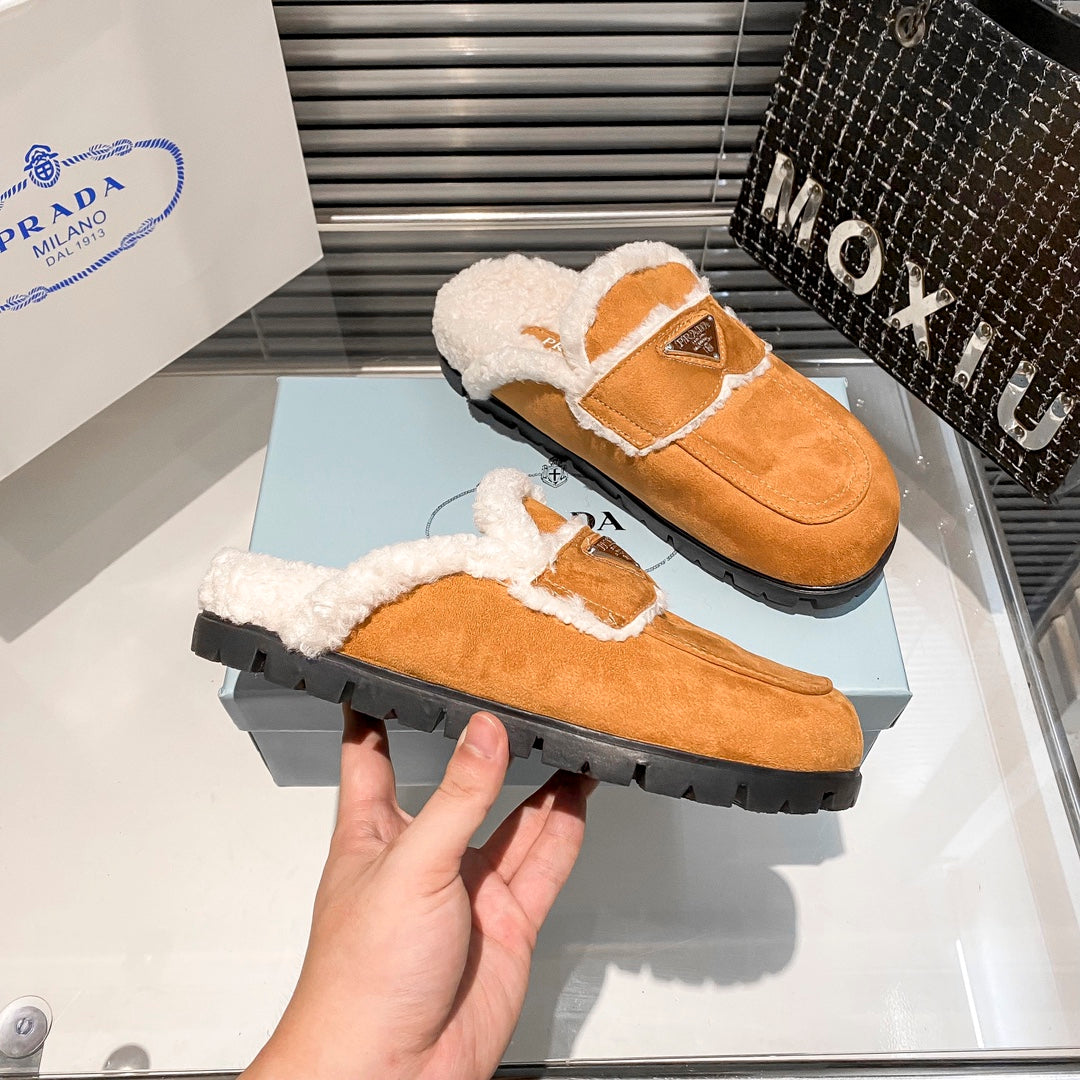 Suede and wool half-covered slipper