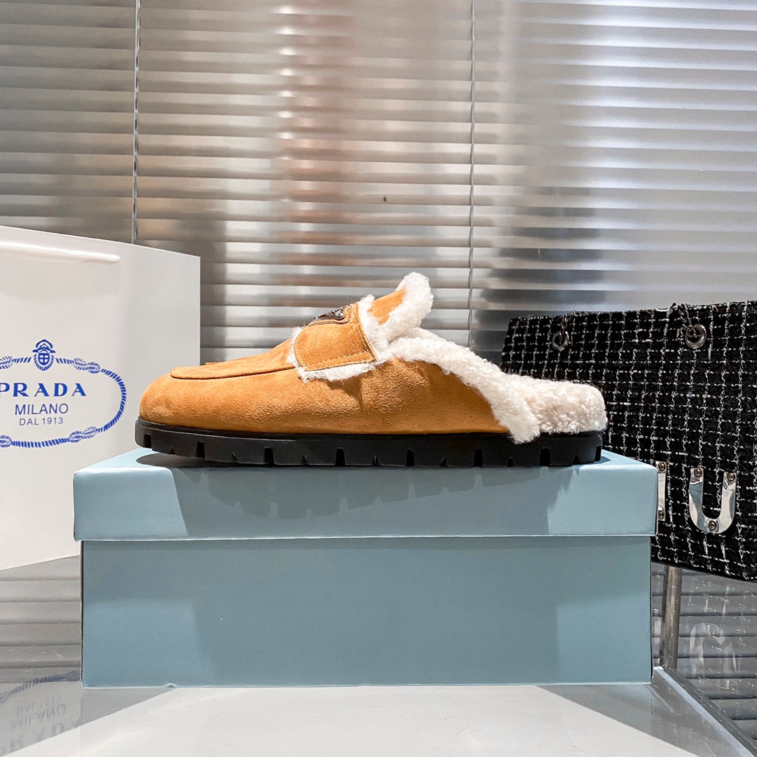 Suede and wool half-covered slipper