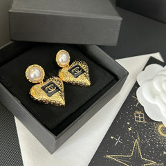 Heart-shaped Pendant Pearl Earrings