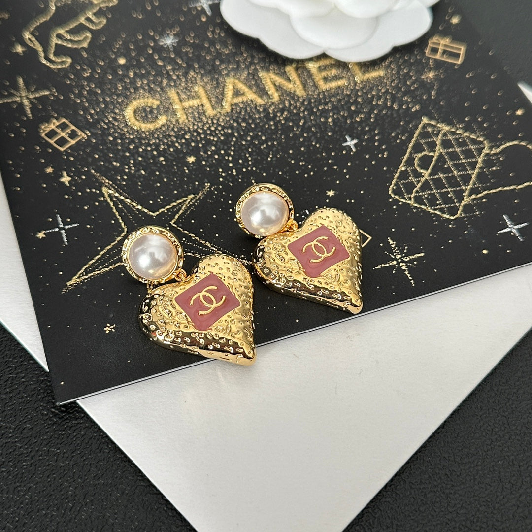 Heart-shaped Pendant Pearl Earrings