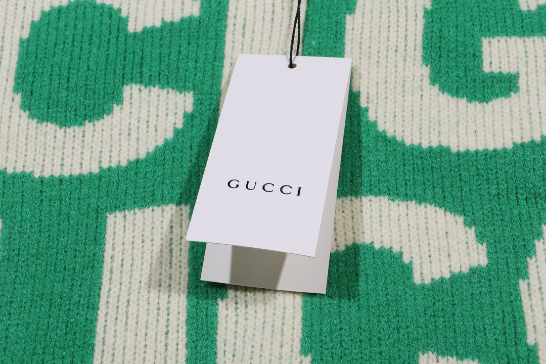 Knitted cashmere sweatshirt