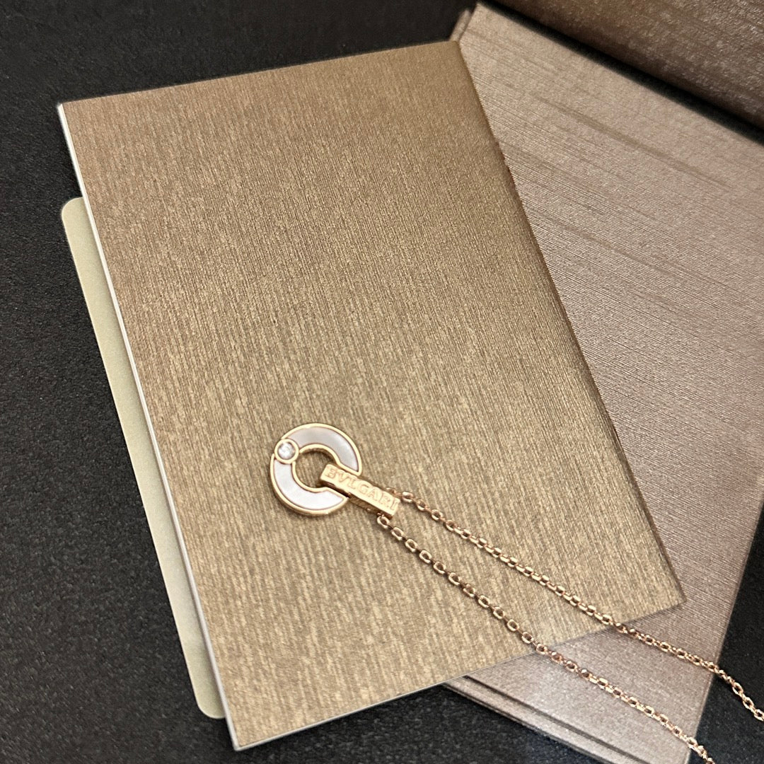 Openwork mother-of-pearl elements & diamond necklace