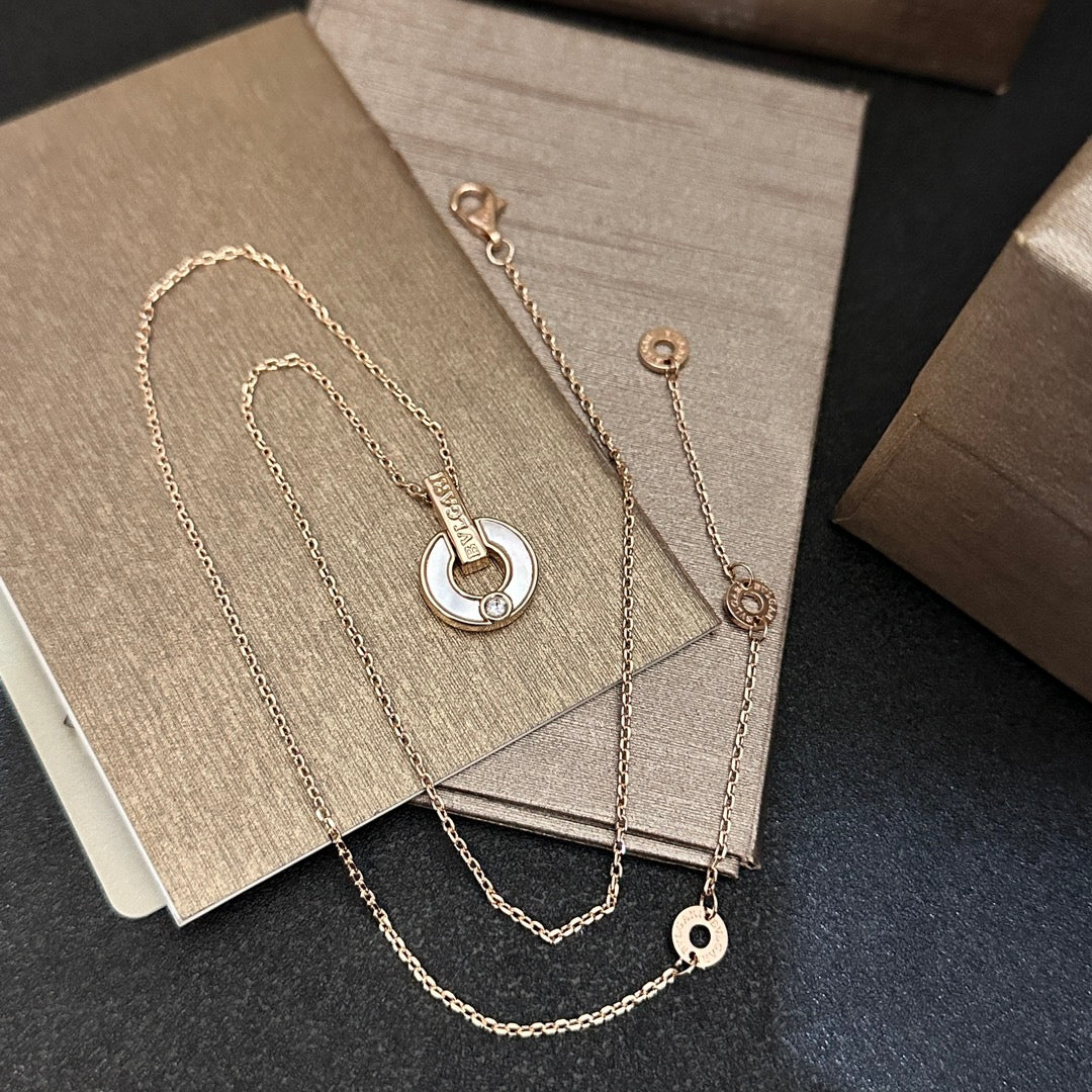 Openwork mother-of-pearl elements & diamond necklace