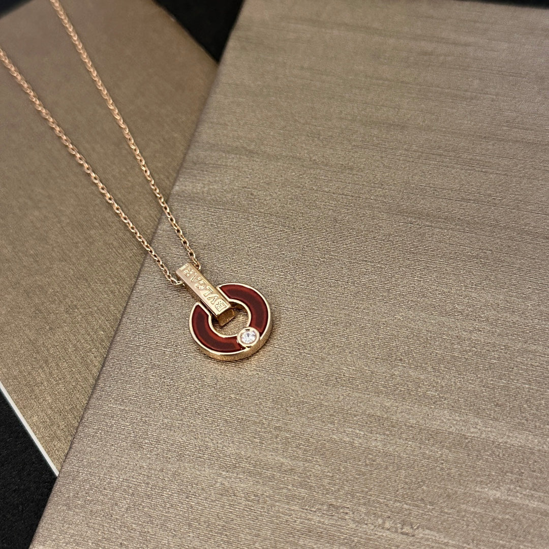 Openwork mother-of-pearl elements & diamond necklace