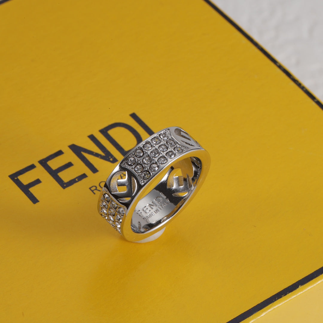 Fashionable Diamond Ring