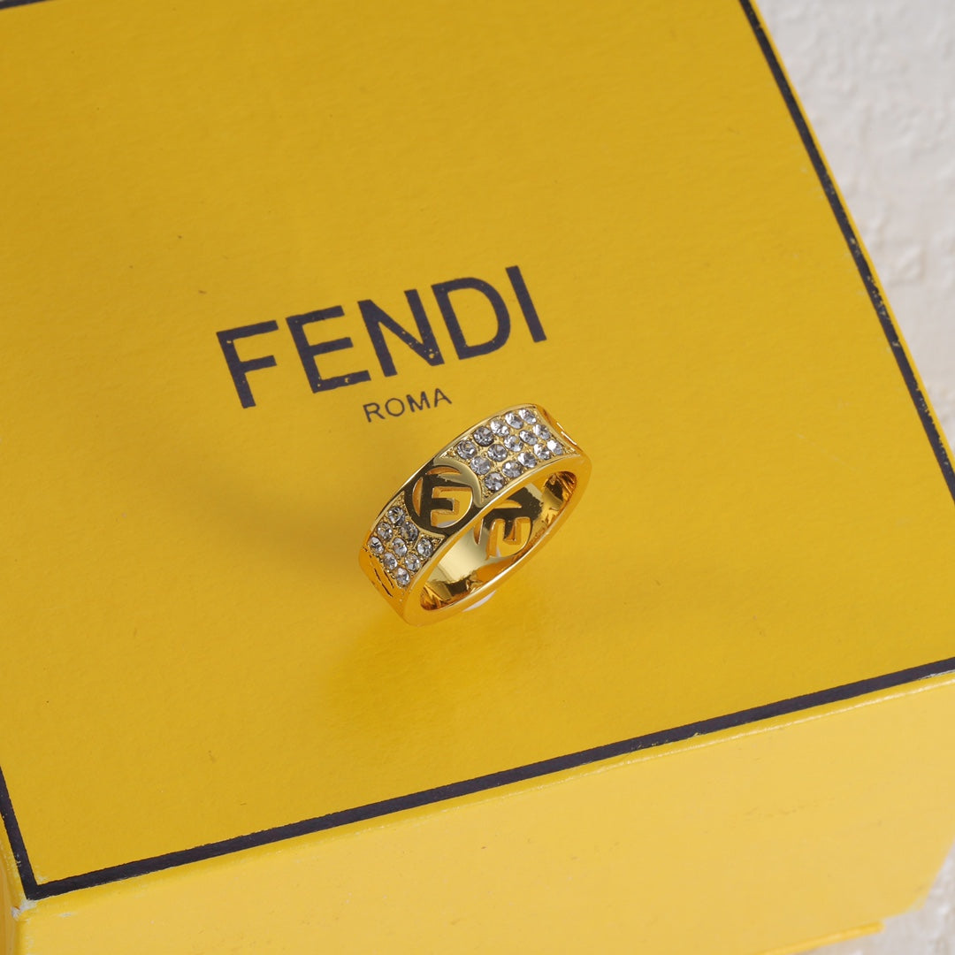 Fashionable Diamond Ring