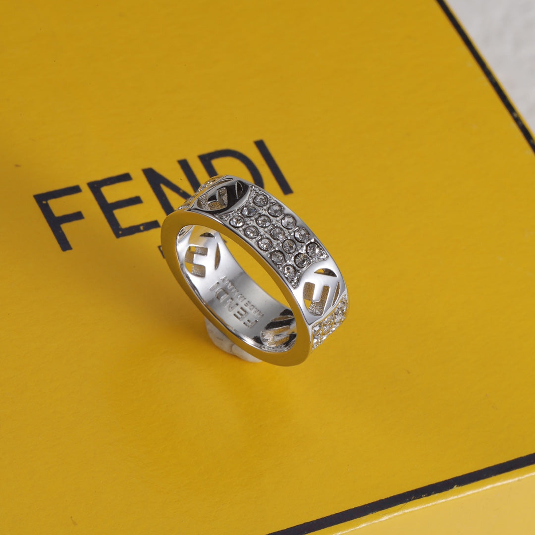 Fashionable Diamond Ring