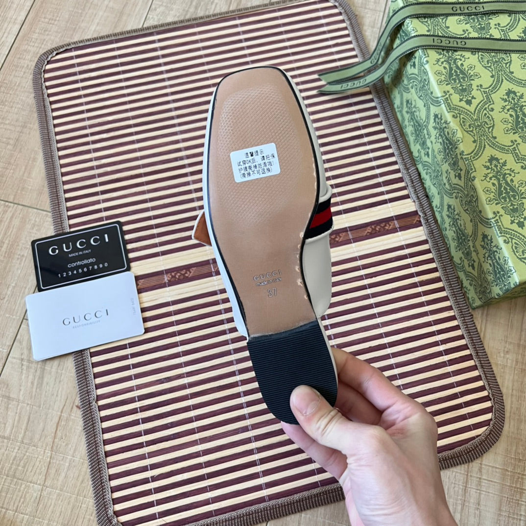 Elegant and stylish half-covered loafers