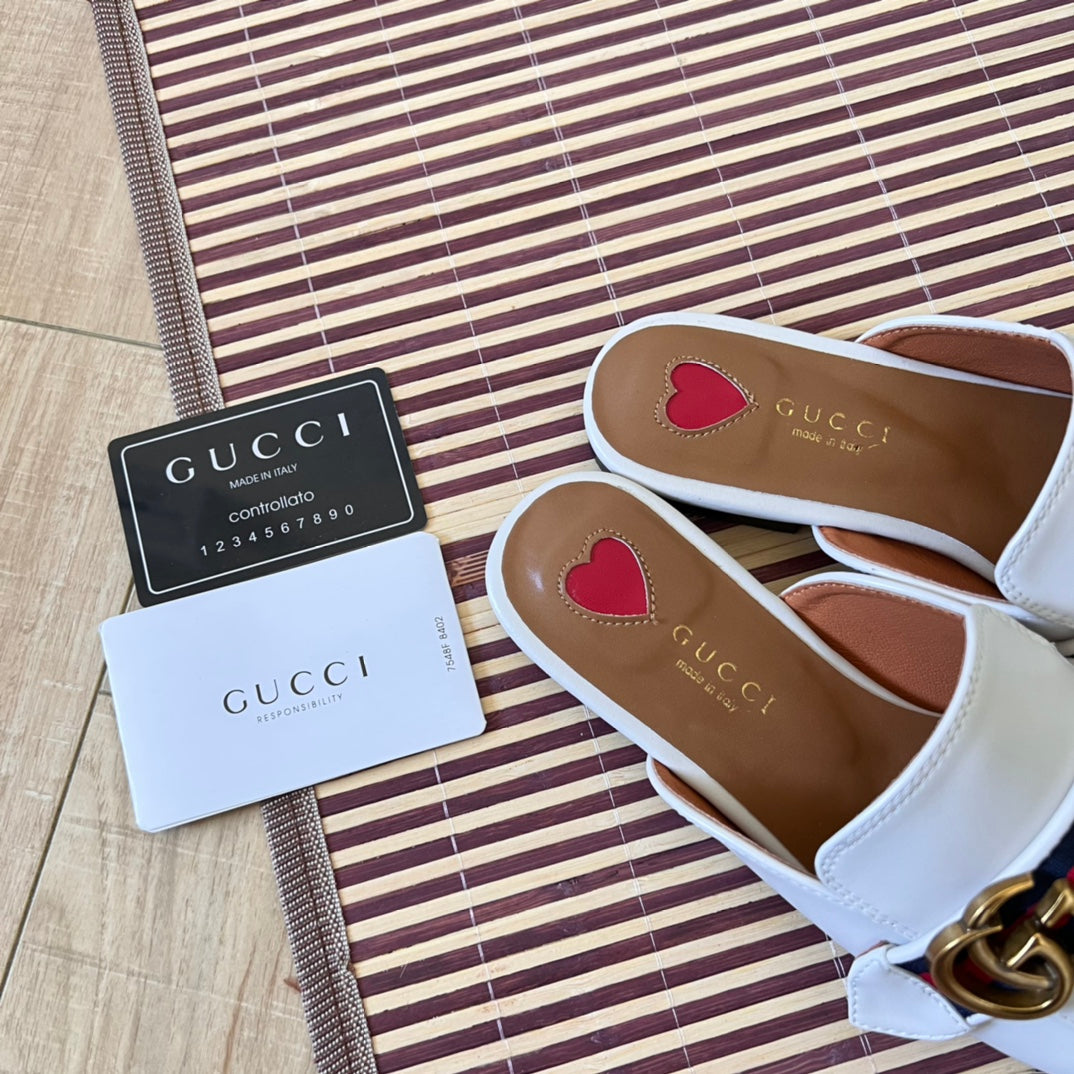 Elegant and stylish half-covered loafers