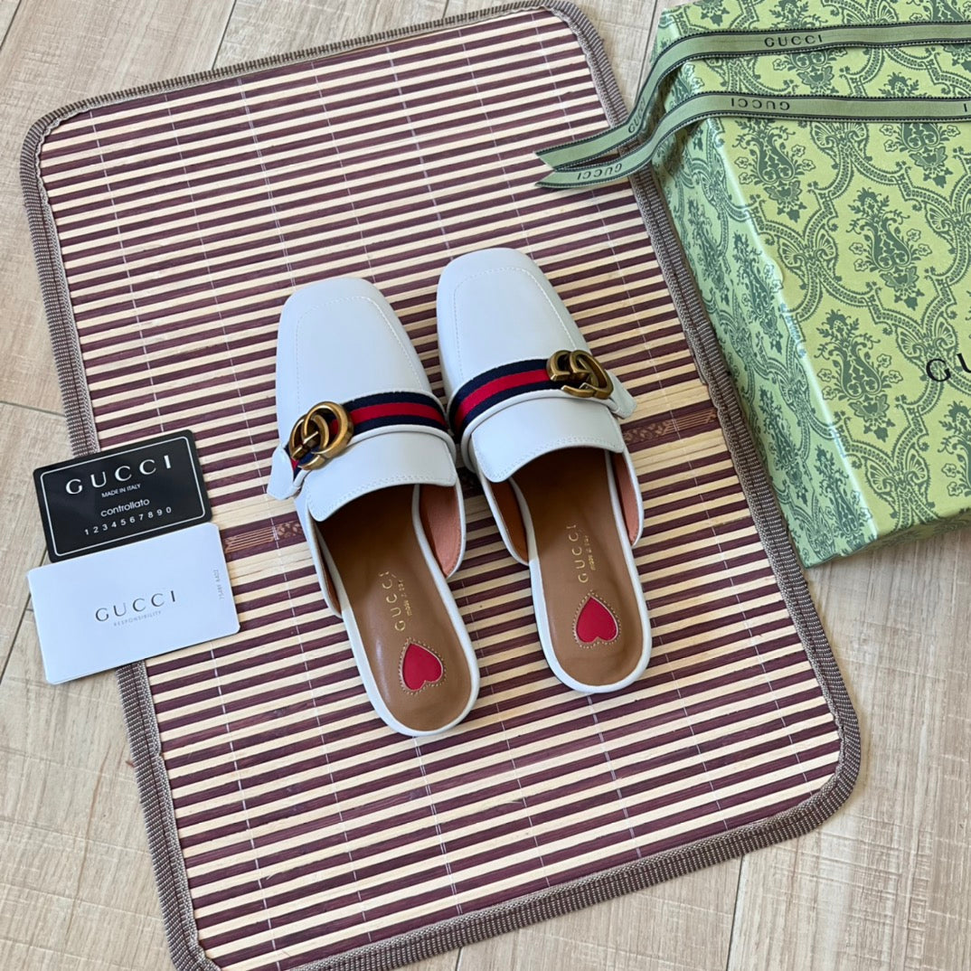 Elegant and stylish half-covered loafers