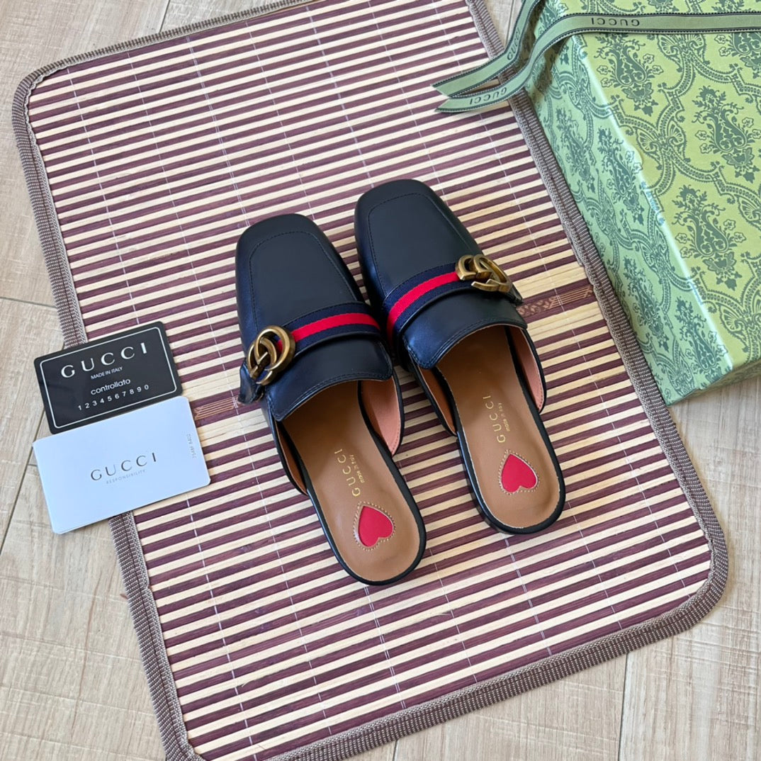 Elegant and stylish half-covered loafers