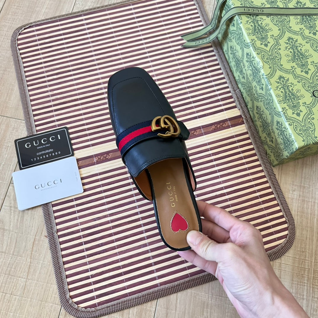 Elegant and stylish half-covered loafers