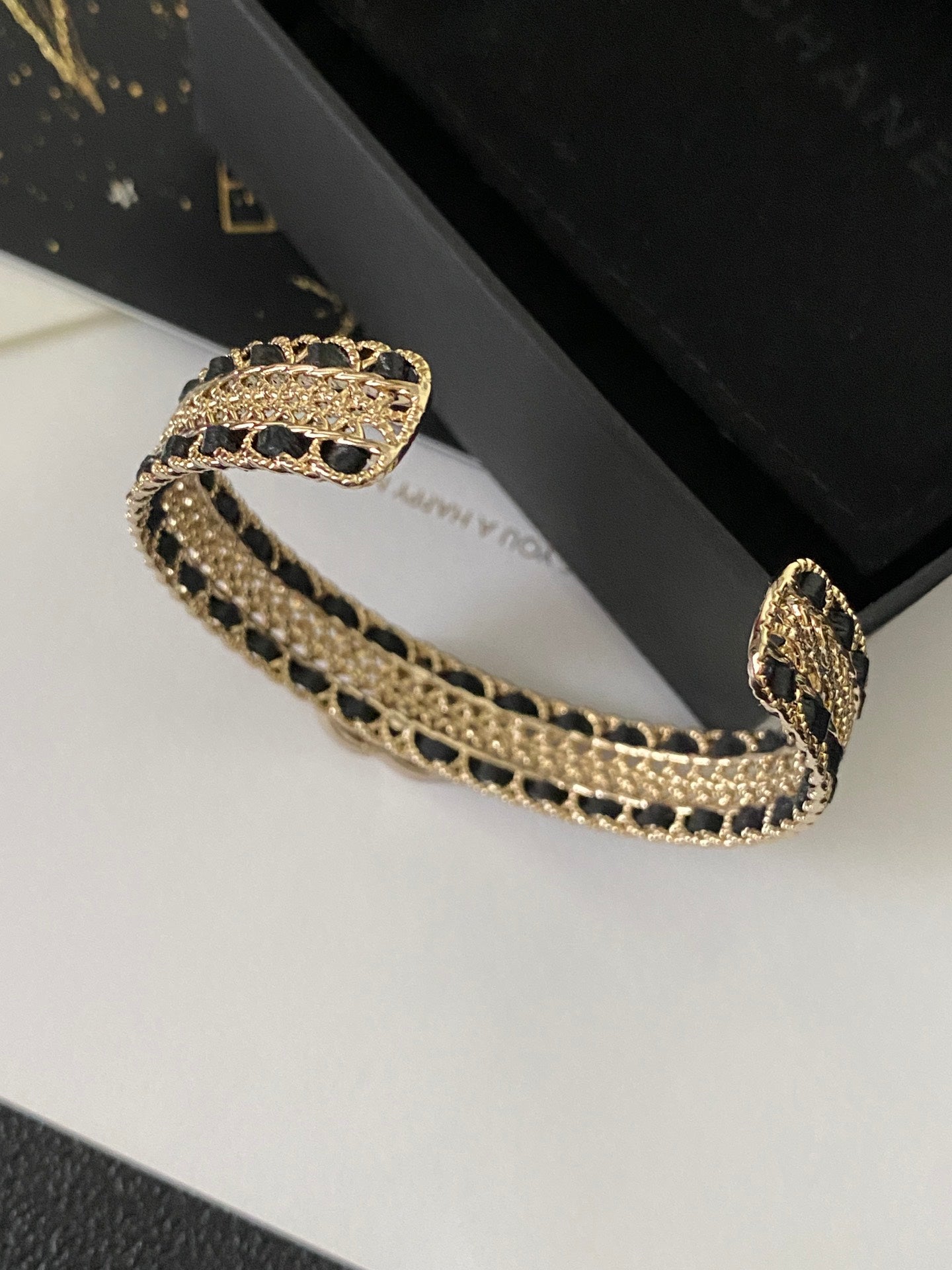 Fashionable metal patchwork bracelet